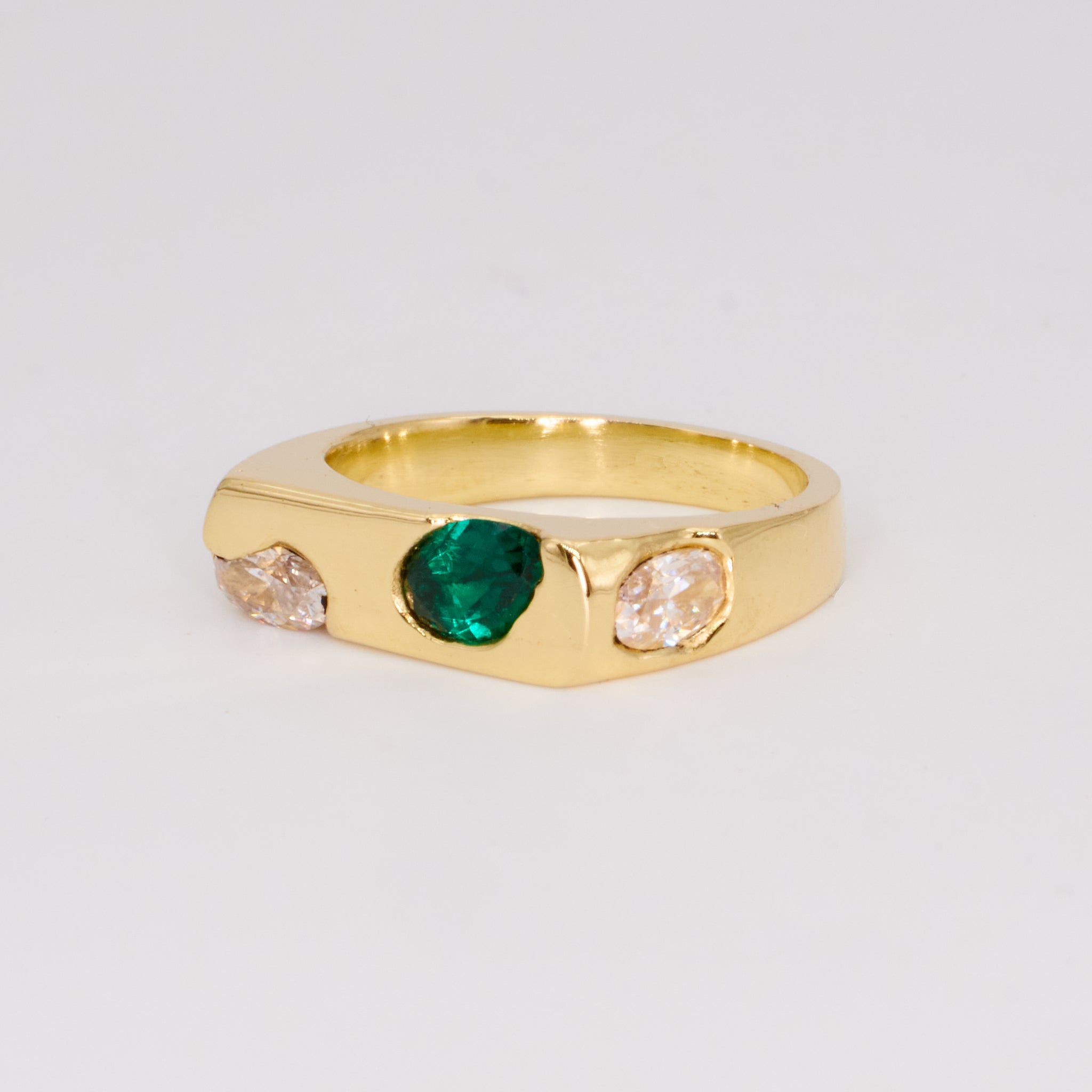 The Kepler – Custom made 14K Solid Gold with Emerald and Moissanites – EUR 51 | US 5¾
