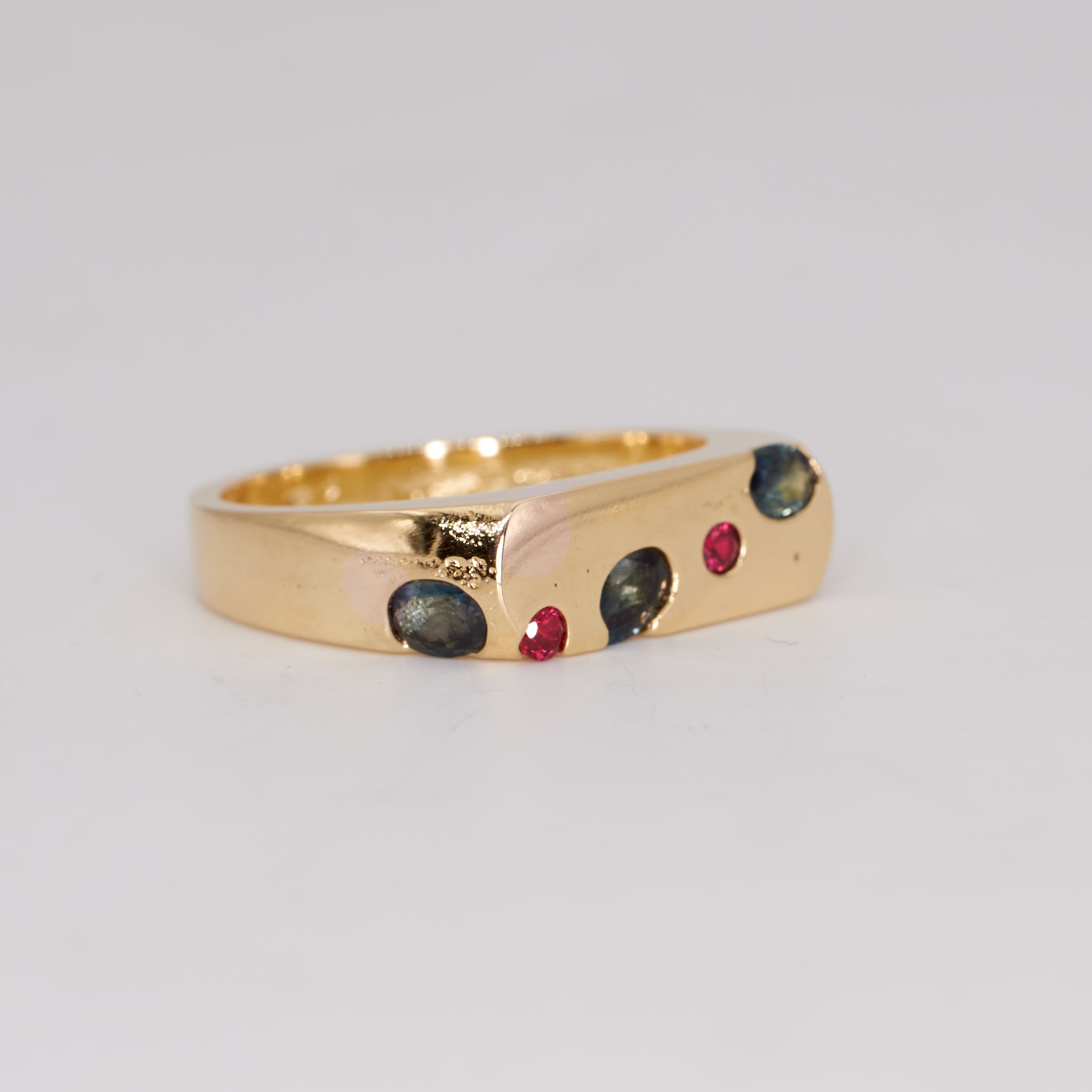The Kepler – 18K Yellow gold with Sapphires and Rubies – EUR 56 | US 7½
