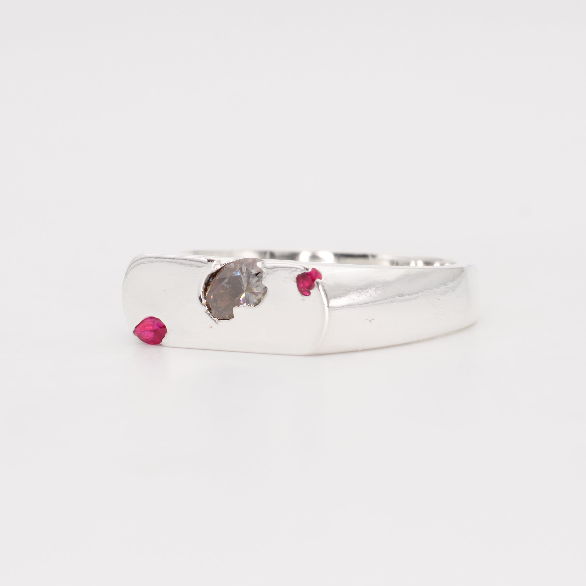 The Kepler – Sterling Silver with Moissanite and Rubies – EUR 56 | US 7½