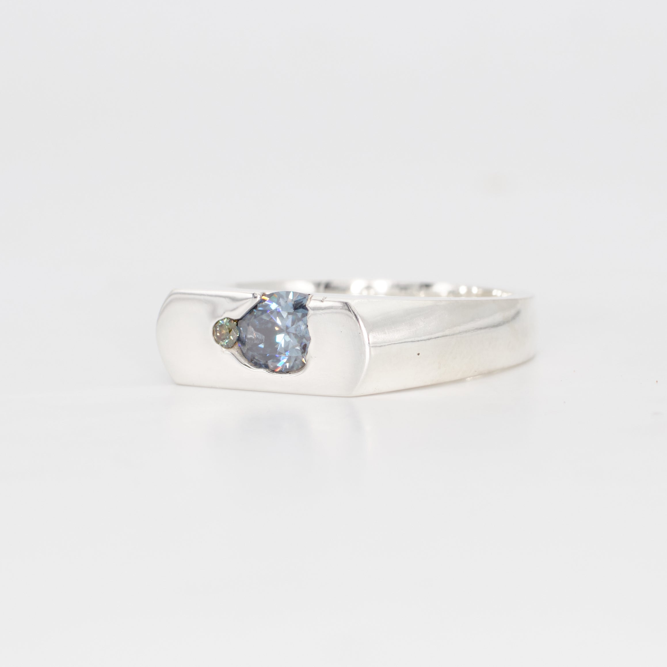 *SAMPLE* The Kepler – Sterling Silver with Moissanites – EUR 59 | US 8½