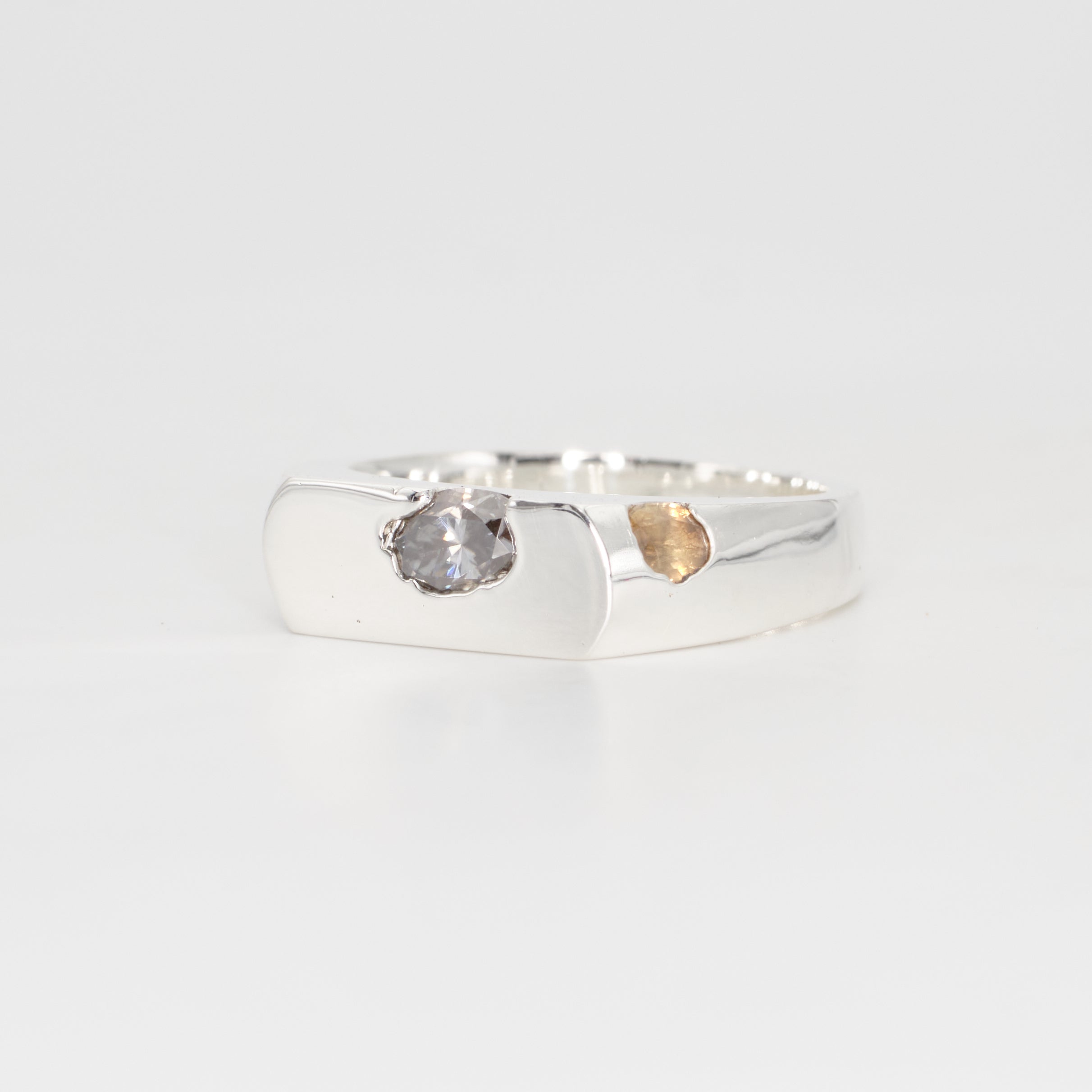 *SAMPLE* The Kepler – Sterling Silver with Moissanite and Sapphire – EUR 55 | US 7