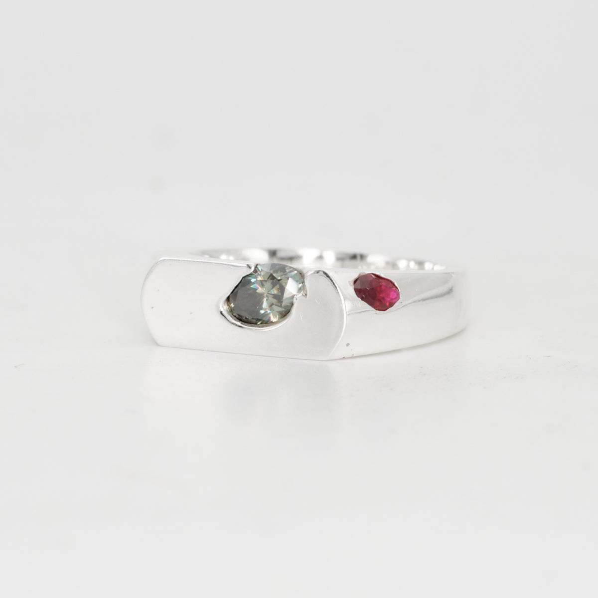 The Kepler – Sterling Silver with Moissanite & Ruby – EUR 55 | US 7¼